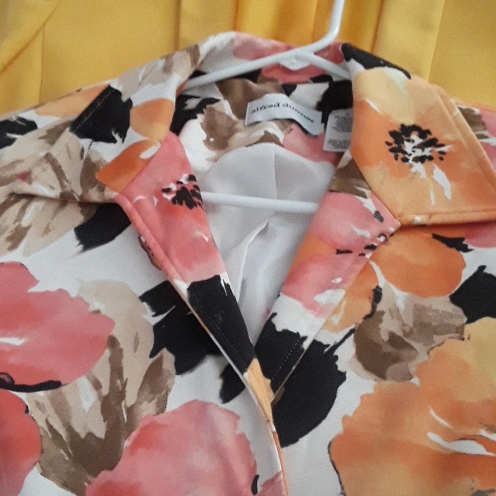 Blazer - Picture 5 of 5